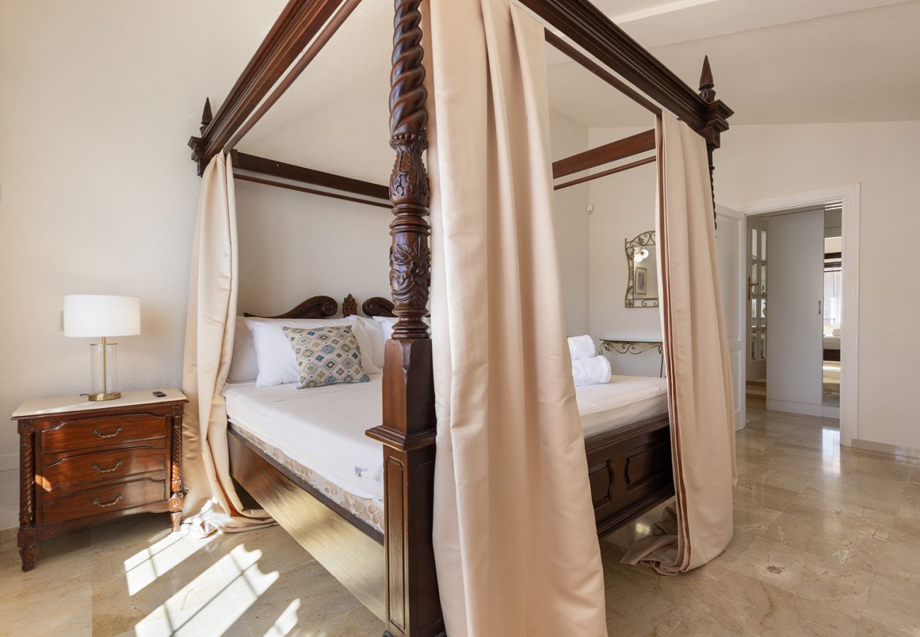 Villa en Mijas Costa - Villa La Rosa con vistas al mar: 5 dormitorios, 4 baños y piscina climatizada