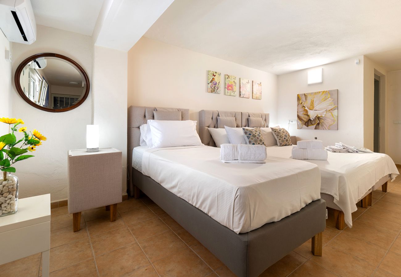 Villa en Mijas Costa - Villa La Rosa con vistas al mar: 5 dormitorios, 4 baños y piscina climatizada