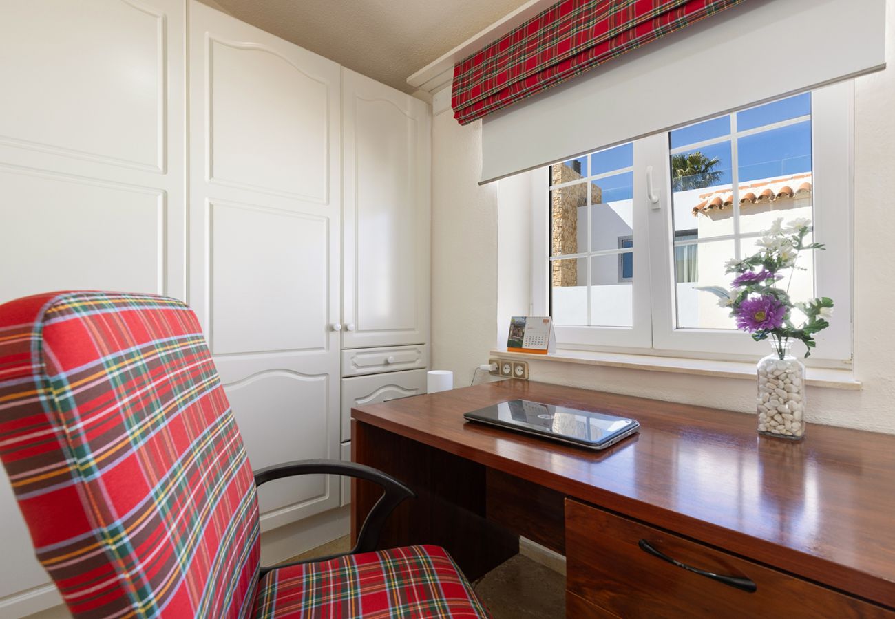 Villa en Mijas Costa - Villa La Rosa con vistas al mar: 5 dormitorios, 4 baños y piscina climatizada