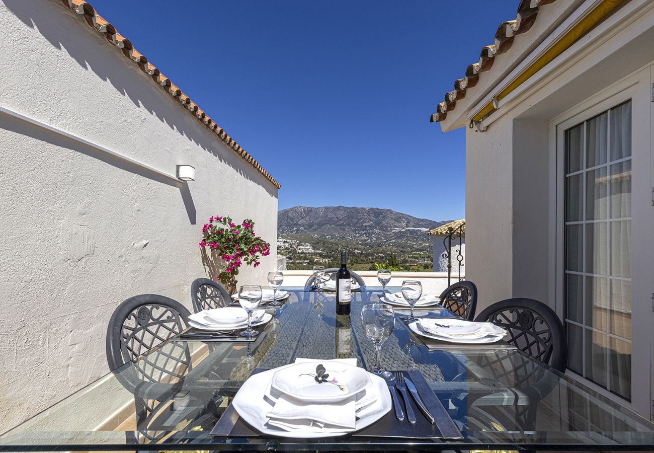 Villa en Mijas Costa - Villa La Rosa con vistas al mar: 5 dormitorios, 4 baños y piscina climatizada