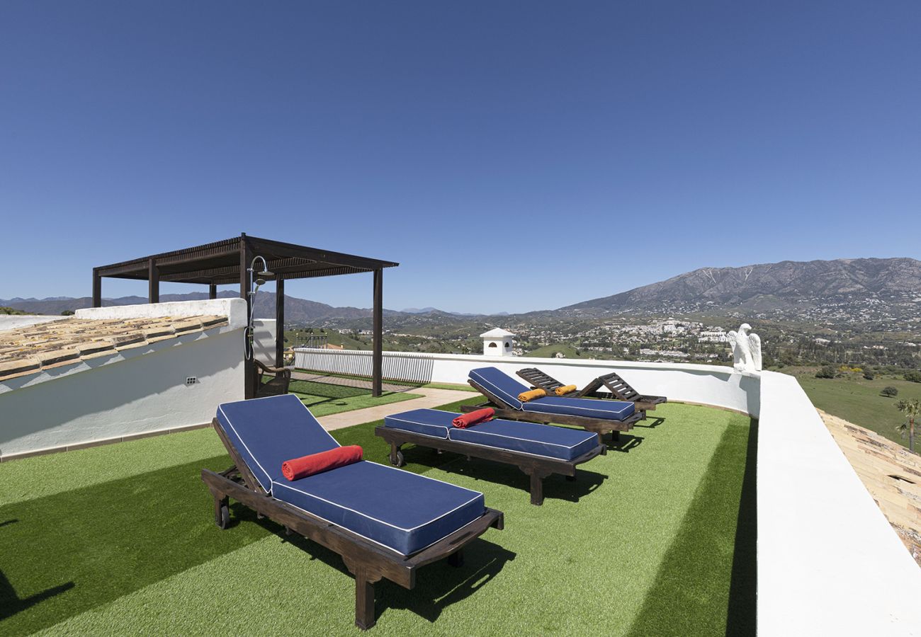 Villa en Mijas Costa - Villa La Rosa con vistas al mar: 5 dormitorios, 4 baños y piscina climatizada