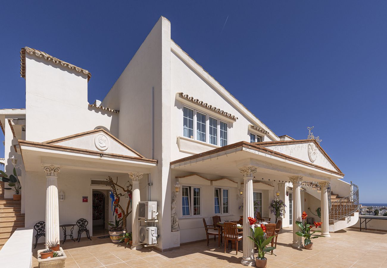 Villa en Mijas Costa - Villa La Rosa con vistas al mar: 5 dormitorios, 4 baños y piscina climatizada