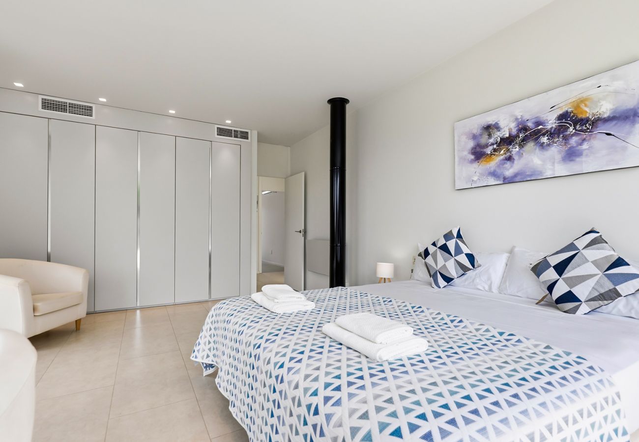 Villa en Marbella - Elegante chalet de 5 dormitorios con piscina privada
