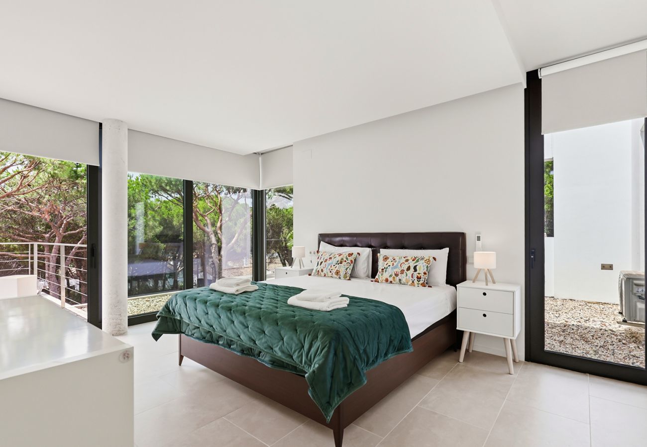 Villa en Marbella - Elegante chalet de 5 dormitorios con piscina privada