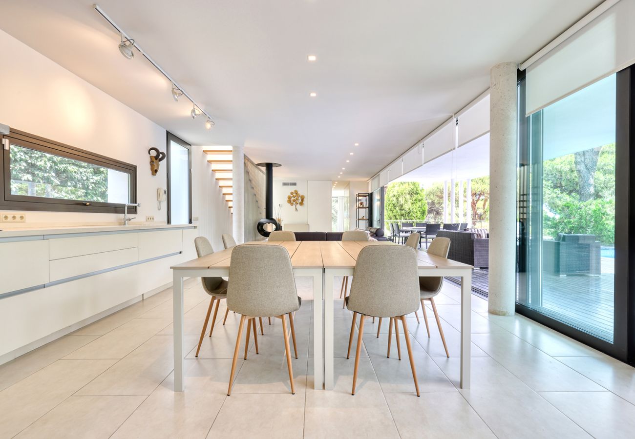 Villa en Marbella - Elegante chalet de 5 dormitorios con piscina privada