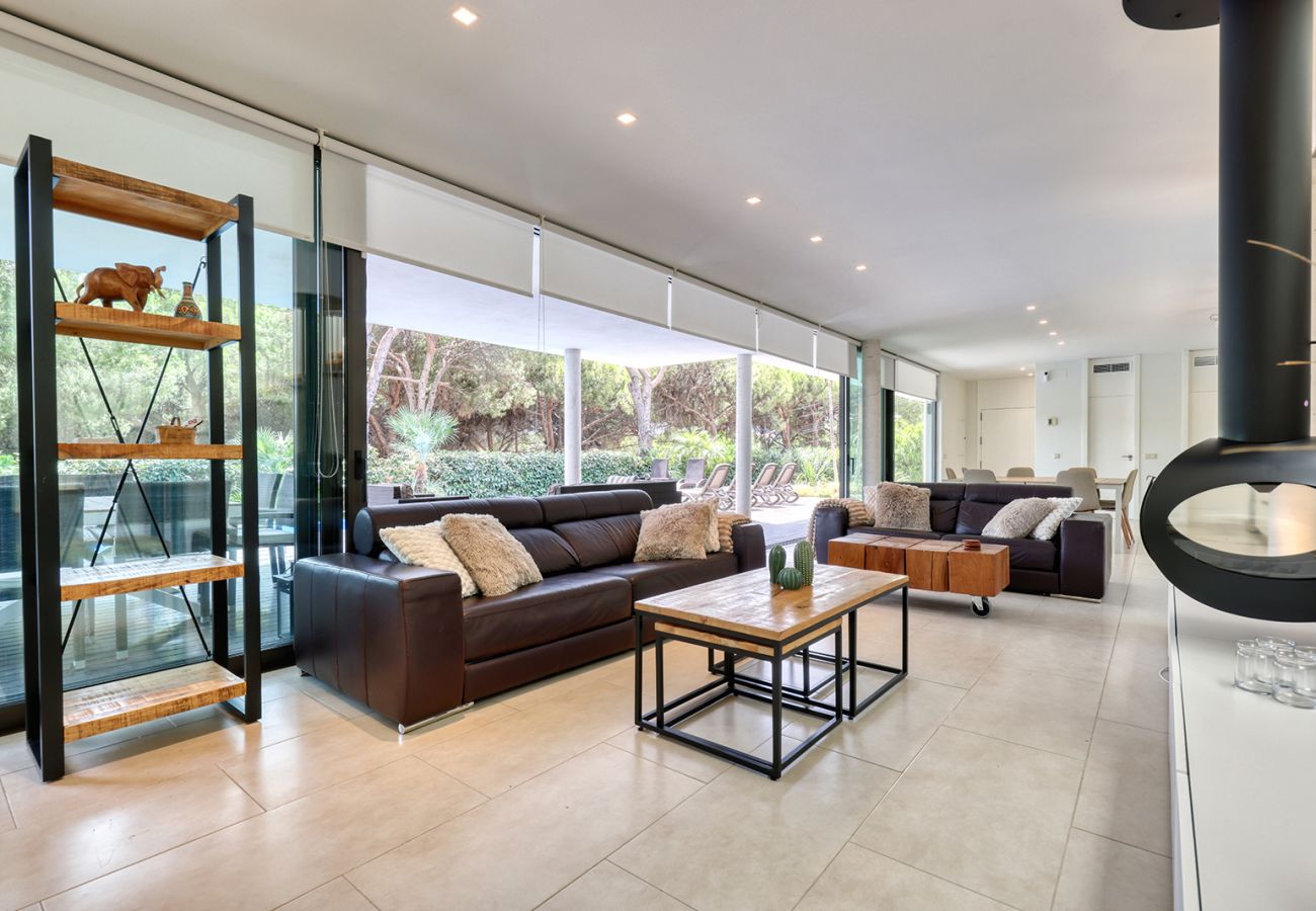 Villa en Marbella - Elegante chalet de 5 dormitorios con piscina privada