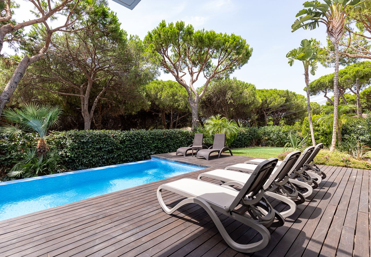 Villa en Marbella - Elegante chalet de 5 dormitorios con piscina privada