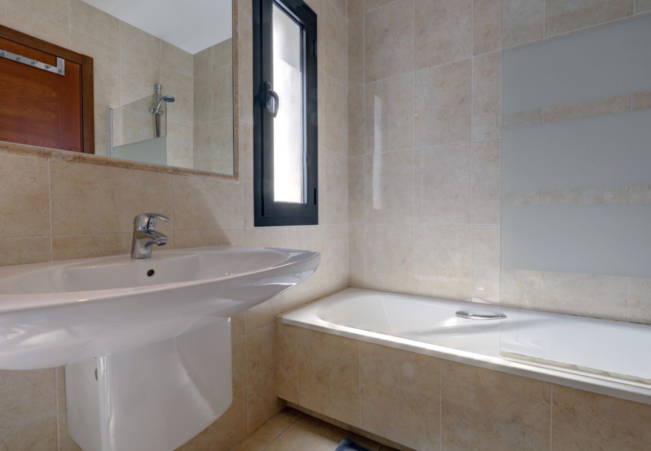 Villa en Benalmádena - Prime Benalmádena Location – 4-Bed Villa with Pool