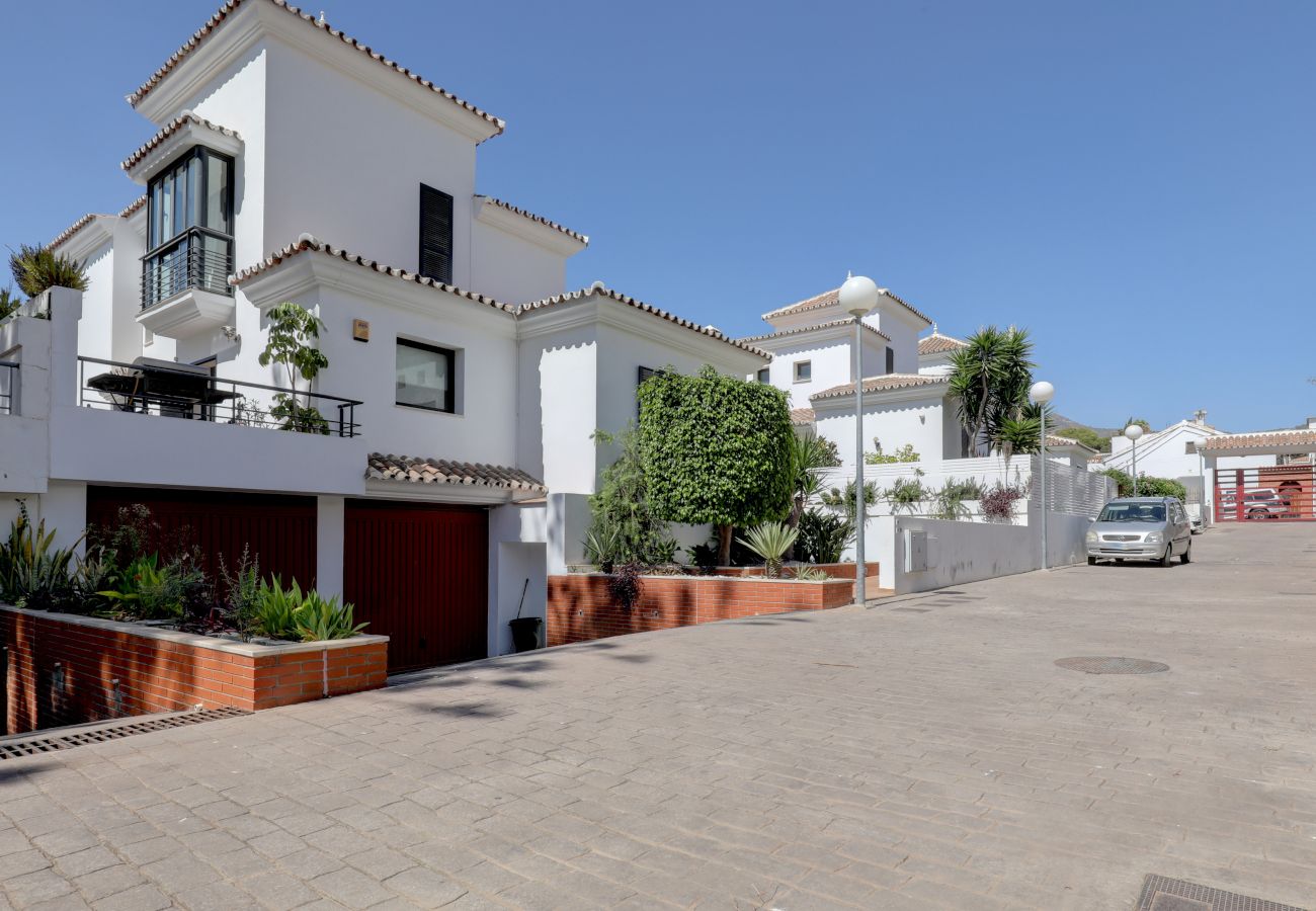 Villa en Benalmádena - Prime Benalmádena Location – 4-Bed Villa with Pool