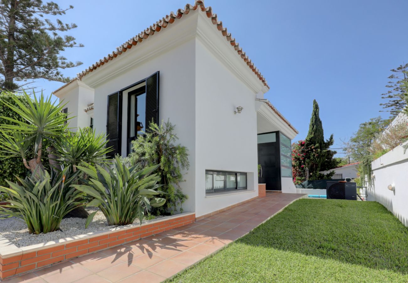 Villa en Benalmádena - Prime Benalmádena Location – 4-Bed Villa with Pool