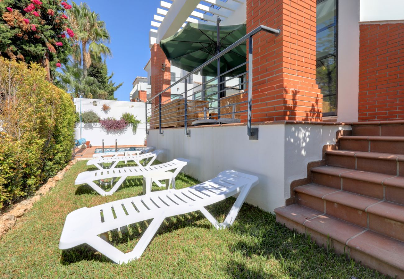 Villa en Benalmádena - Prime Benalmádena Location – 4-Bed Villa with Pool