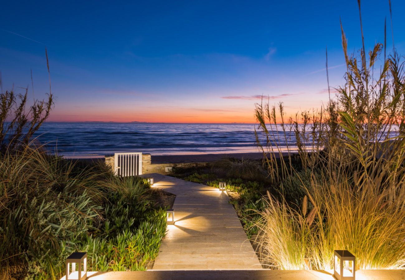 Villa en Marbella - Modern Beachfront Luxury – Villa in Marbella East