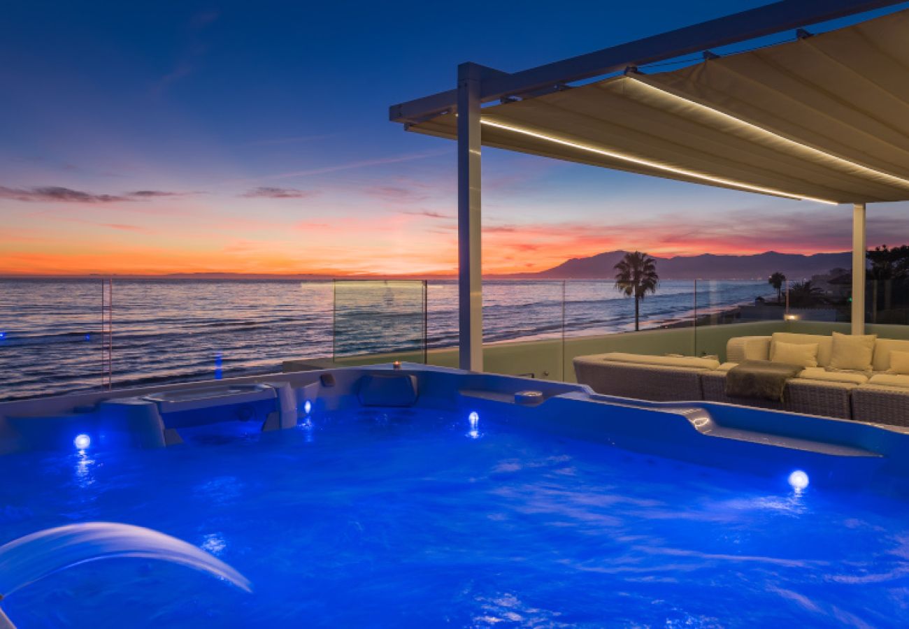 Villa en Marbella - Modern Beachfront Luxury – Villa in Marbella East