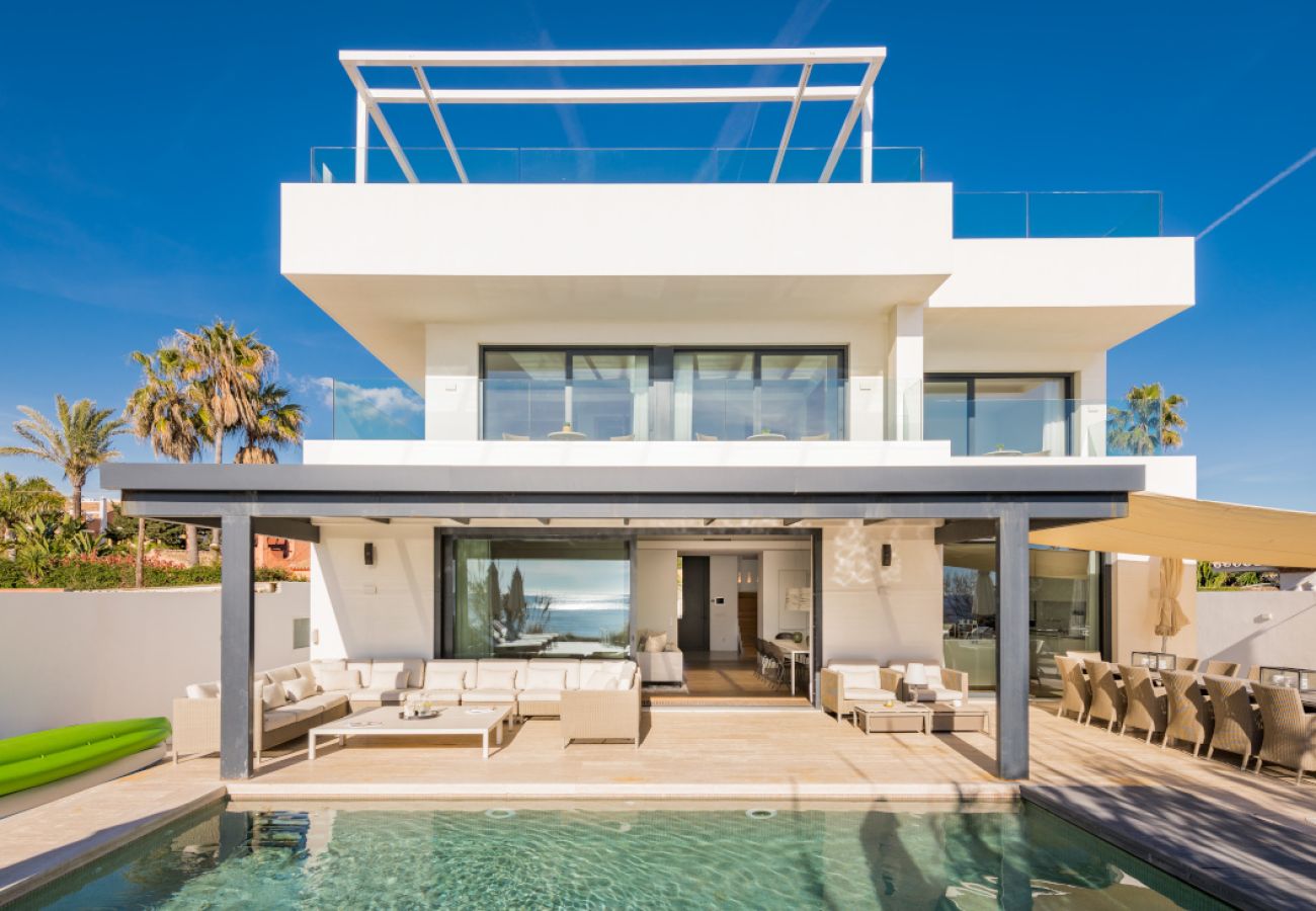 Villa en Marbella - Modern Beachfront Luxury – Villa in Marbella East
