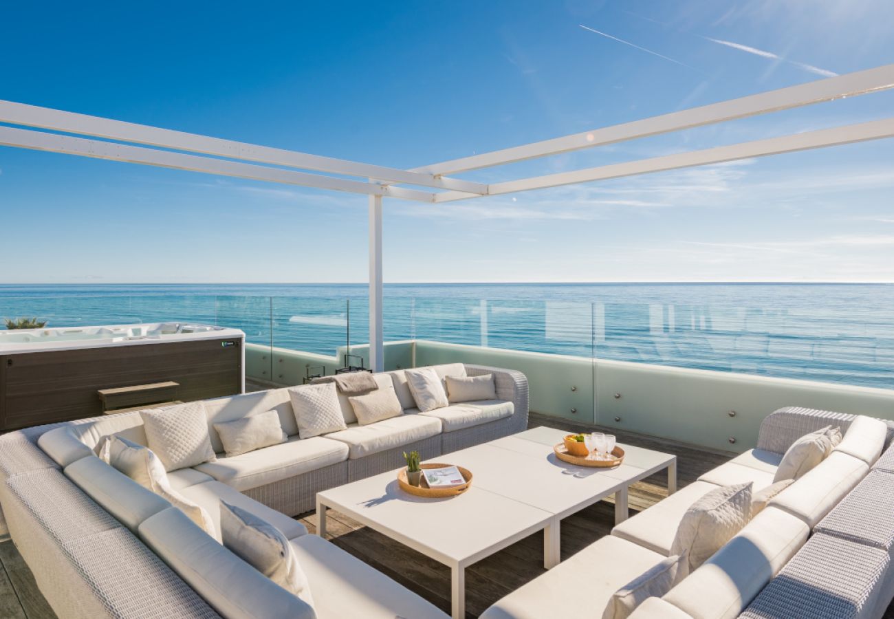 Villa en Marbella - Modern Beachfront Luxury – Villa in Marbella East
