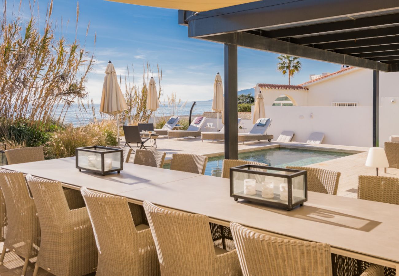 Villa en Marbella - Modern Beachfront Luxury – Villa in Marbella East