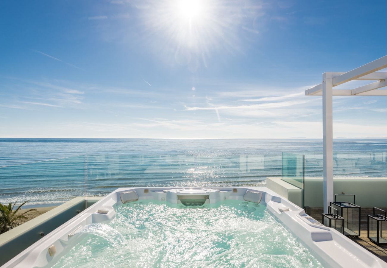 Villa en Marbella - Modern Beachfront Luxury – Villa in Marbella East