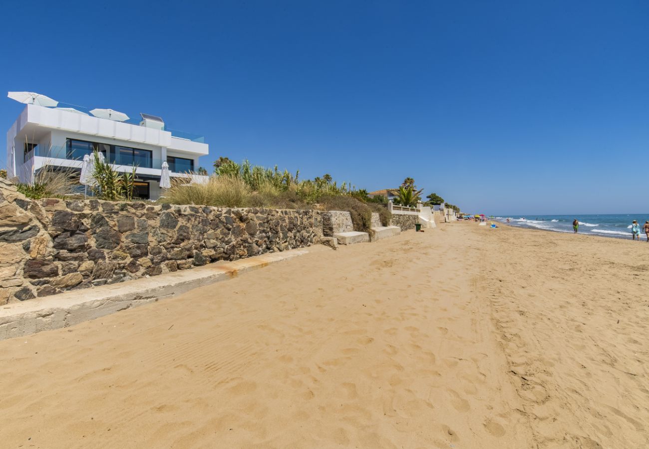 Villa en Marbella - Modern Beachfront Luxury – Villa in Marbella East