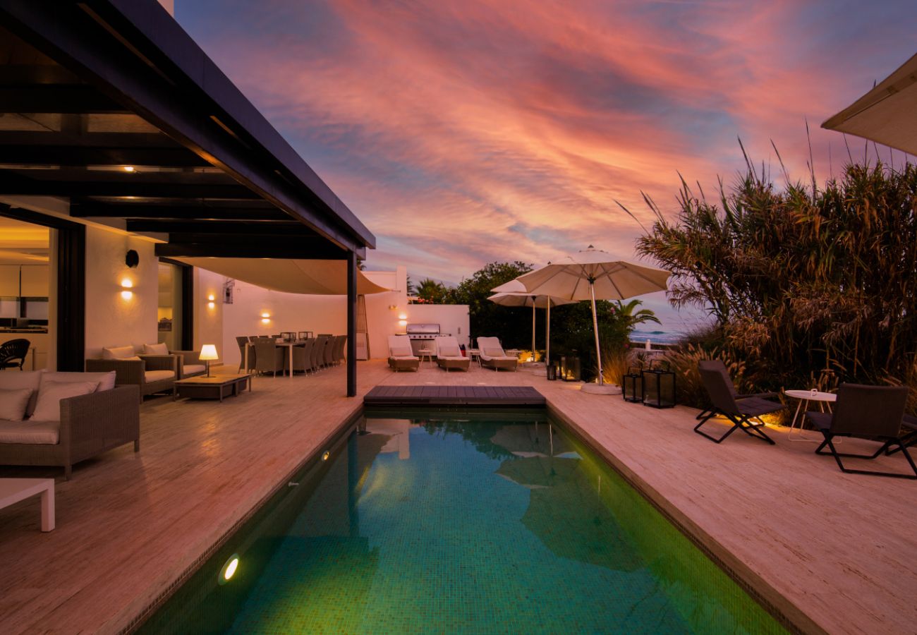 Villa en Marbella - Modern Beachfront Luxury – Villa in Marbella East