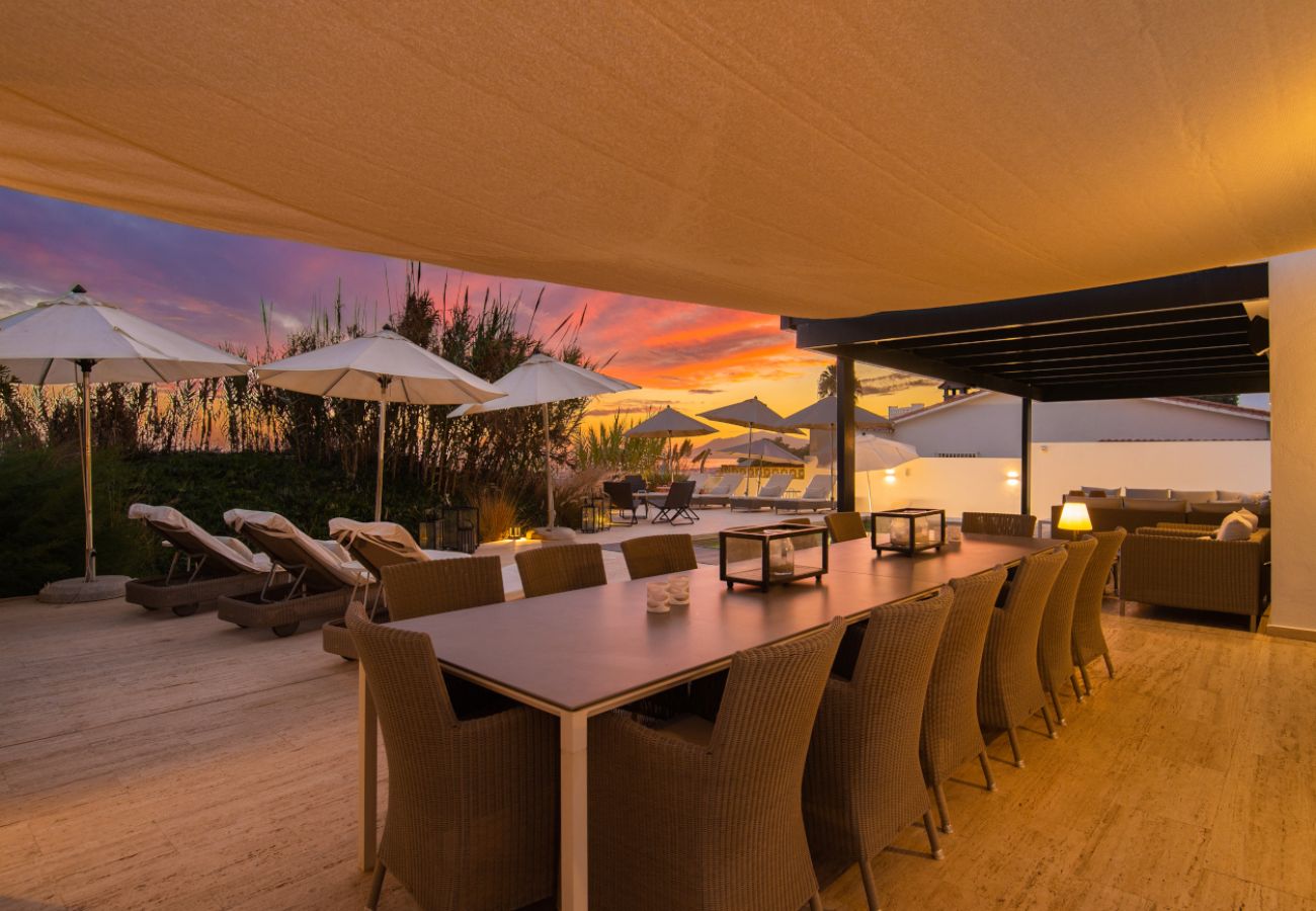 Villa en Marbella - Modern Beachfront Luxury – Villa in Marbella East