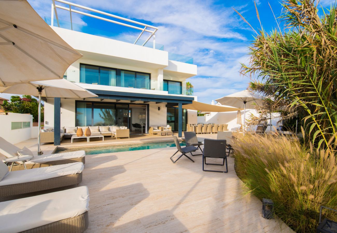 Villa en Marbella - Modern Beachfront Luxury – Villa in Marbella East