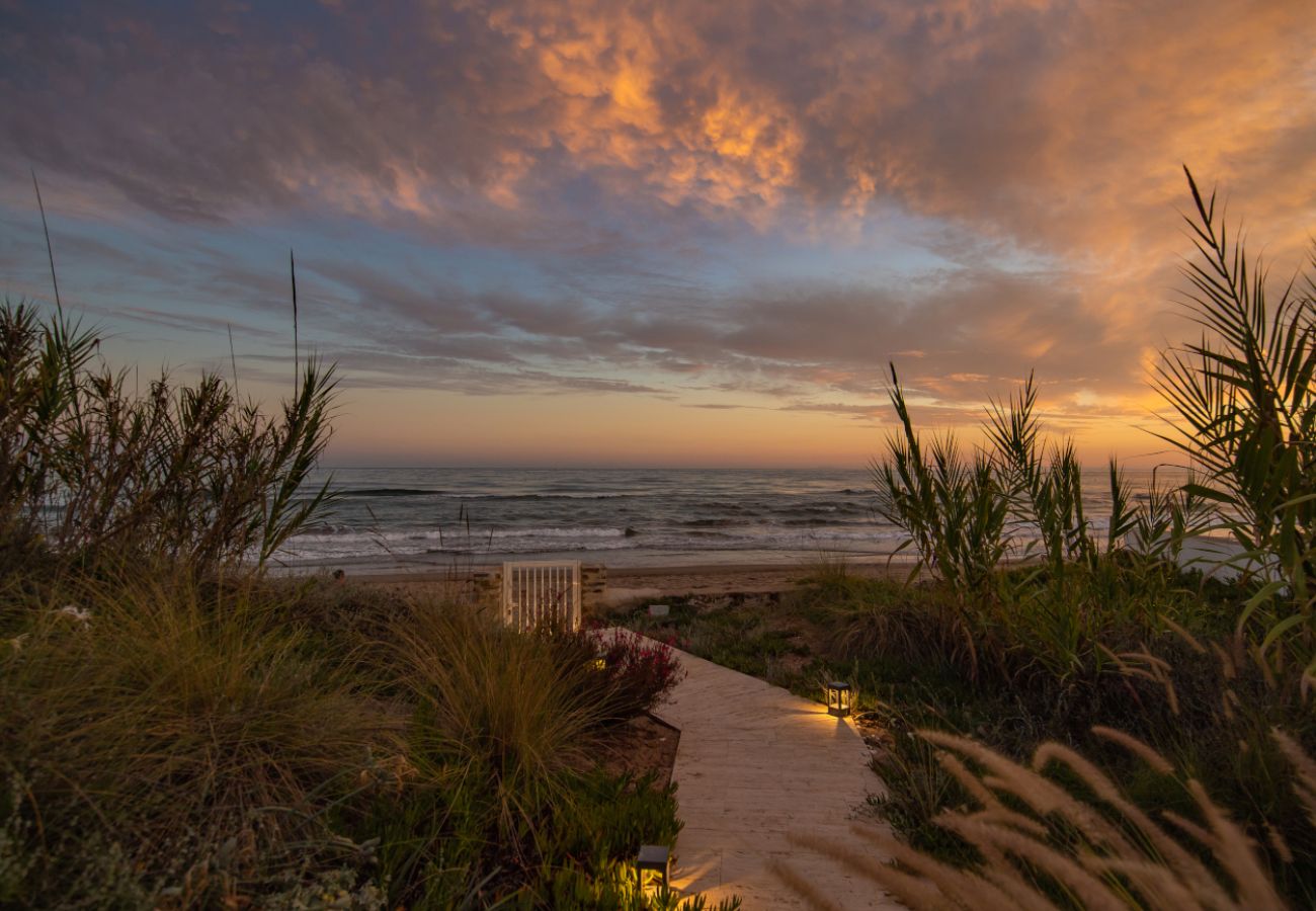 Villa en Marbella - Modern Beachfront Luxury – Villa in Marbella East