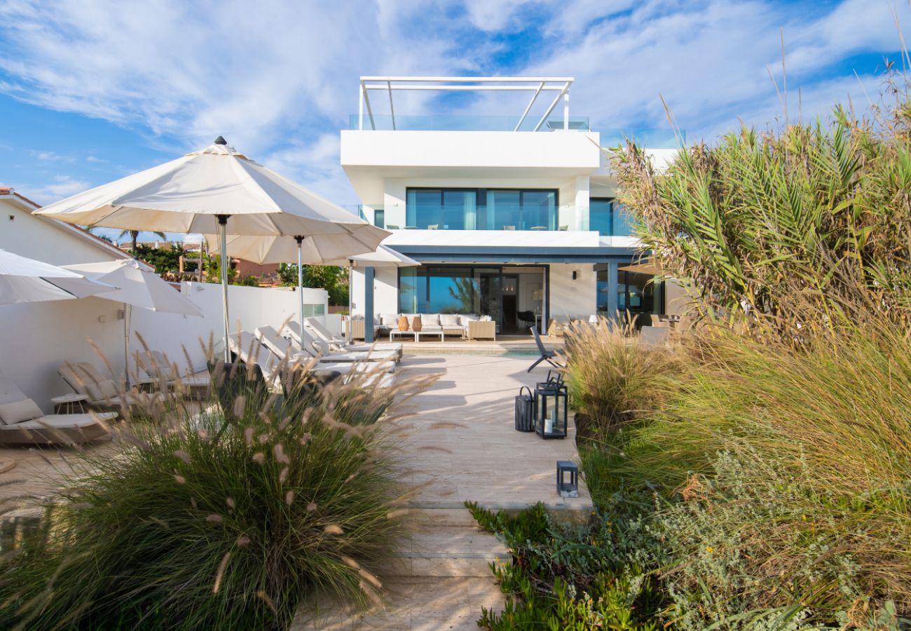 Villa en Marbella - Modern Beachfront Luxury – Villa in Marbella East