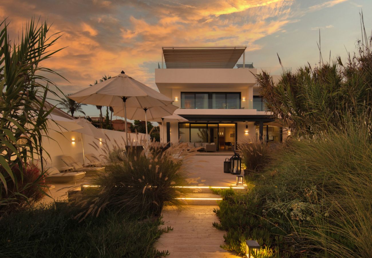 Villa en Marbella - Modern Beachfront Luxury – Villa in Marbella East