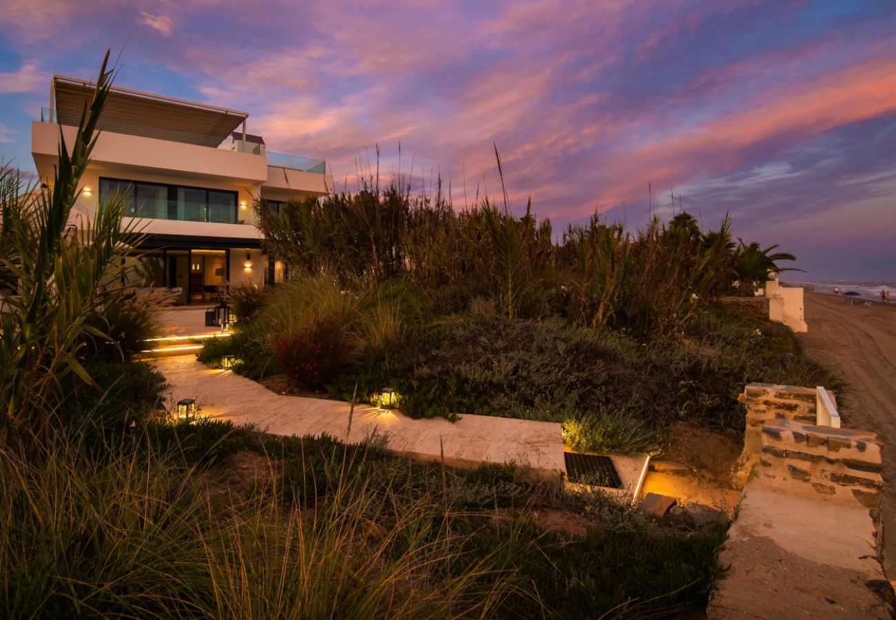 Villa en Marbella - Modern Beachfront Luxury – Villa in Marbella East
