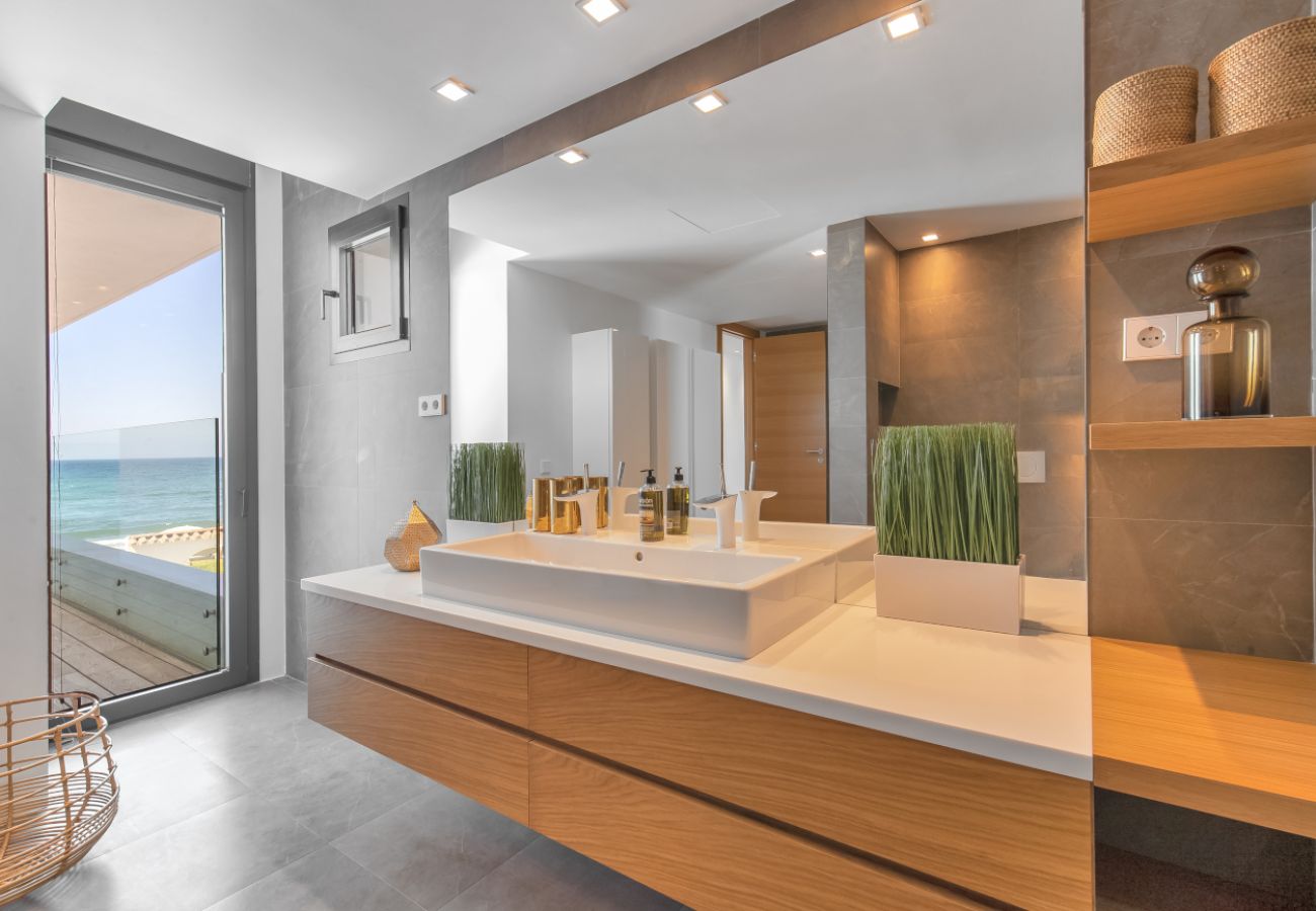 Villa en Marbella - Modern Beachfront Luxury – Villa in Marbella East