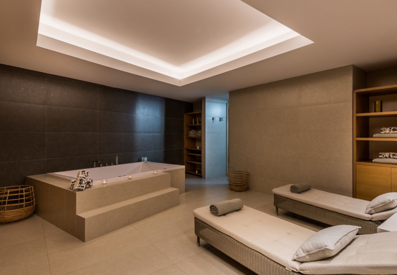 Villa en Marbella - Modern Beachfront Luxury – Villa in Marbella East