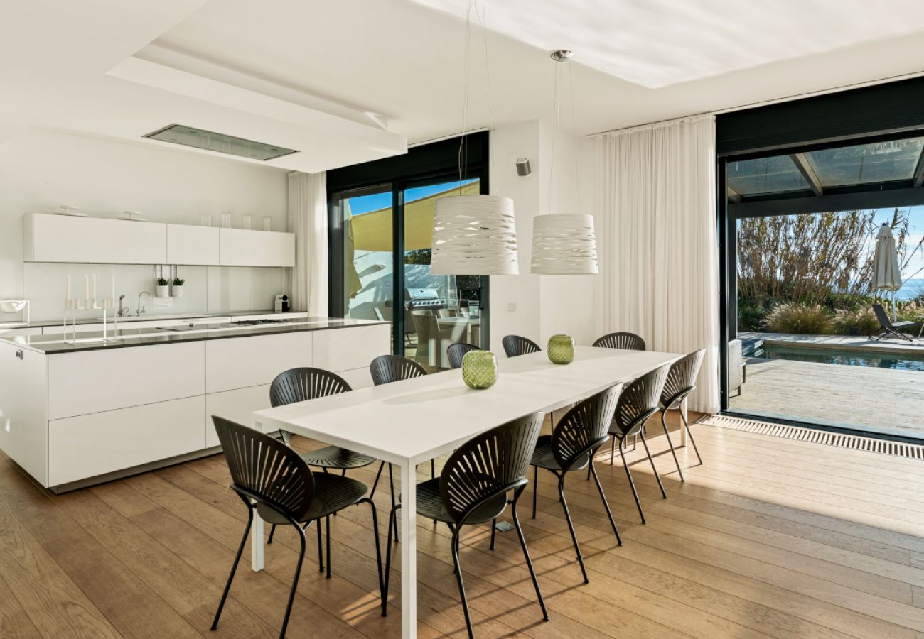 Villa en Marbella - Modern Beachfront Luxury – Villa in Marbella East