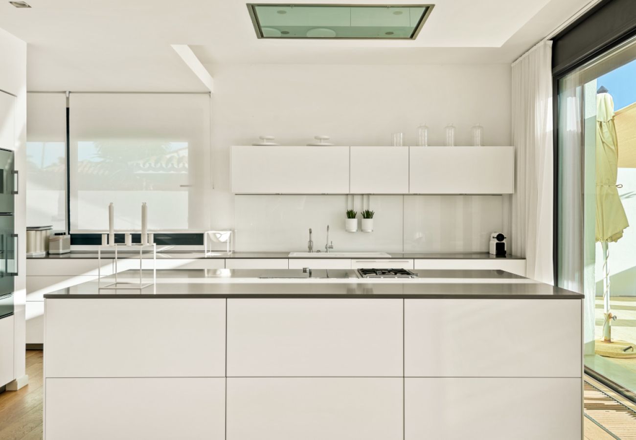 Villa en Marbella - Modern Beachfront Luxury – Villa in Marbella East