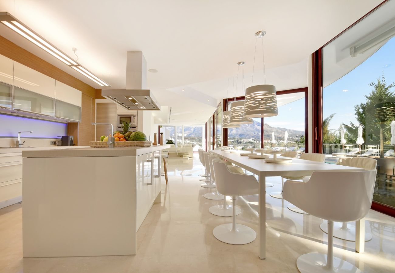 Villa en Marbella - 7-Bedroom Designer Villa - Nueva Andalucía Golf