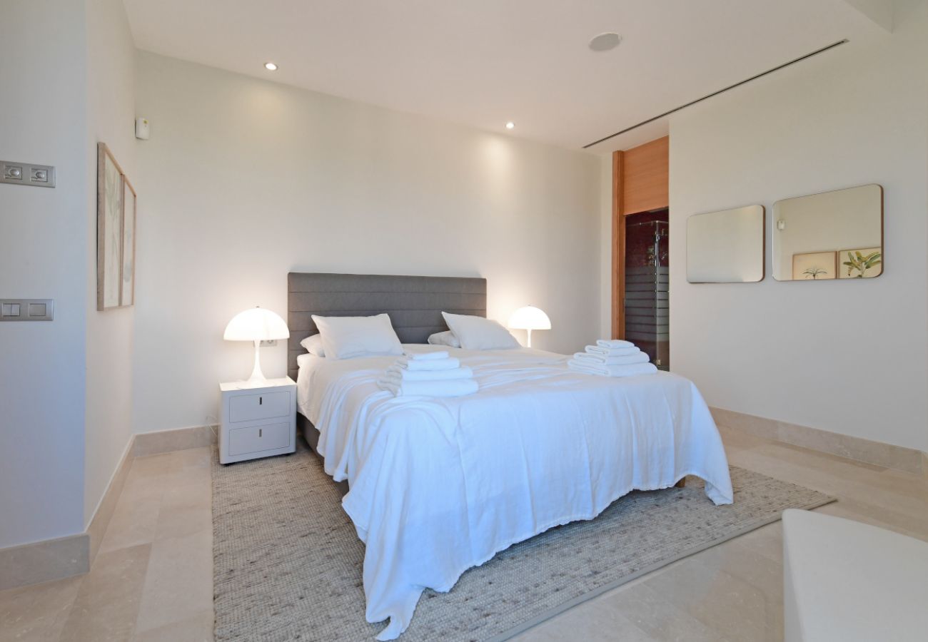 Villa en Marbella - 7-Bedroom Designer Villa - Nueva Andalucía Golf