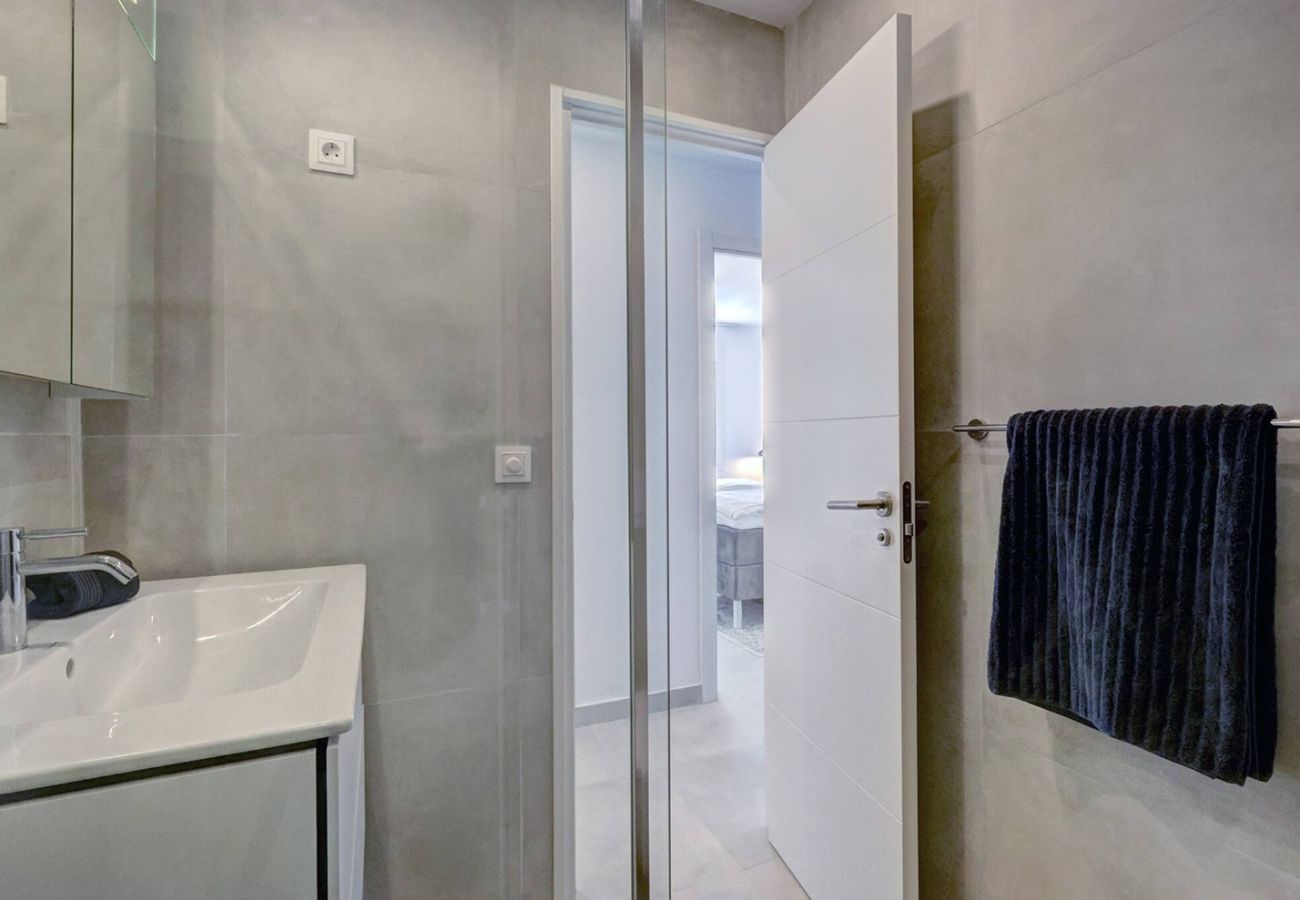 Apartamento en Fuengirola - Fuengirola Beach Apartment – 2-Bed 1-Bath For Sale