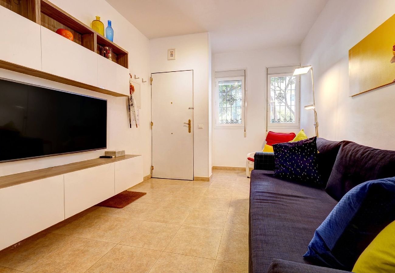 Apartment in Torremolinos - Beachfront 2 Bed Los Corales Carihuela Apt