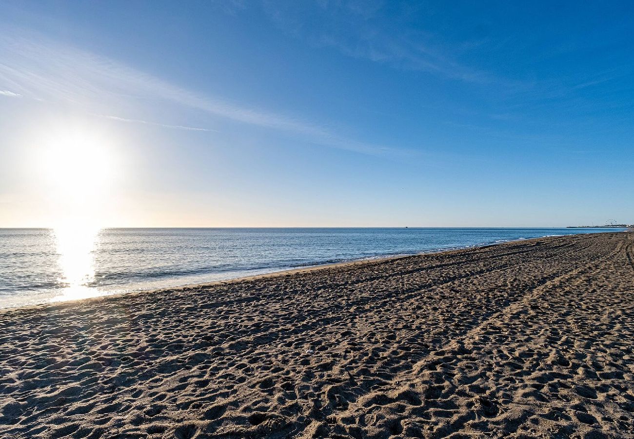Apartment in Torremolinos - Beachfront 2 Bed Los Corales Carihuela Apt