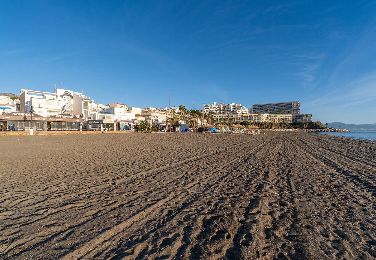 Apartment in Torremolinos - Beachfront 2 Bed Los Corales Carihuela Apt