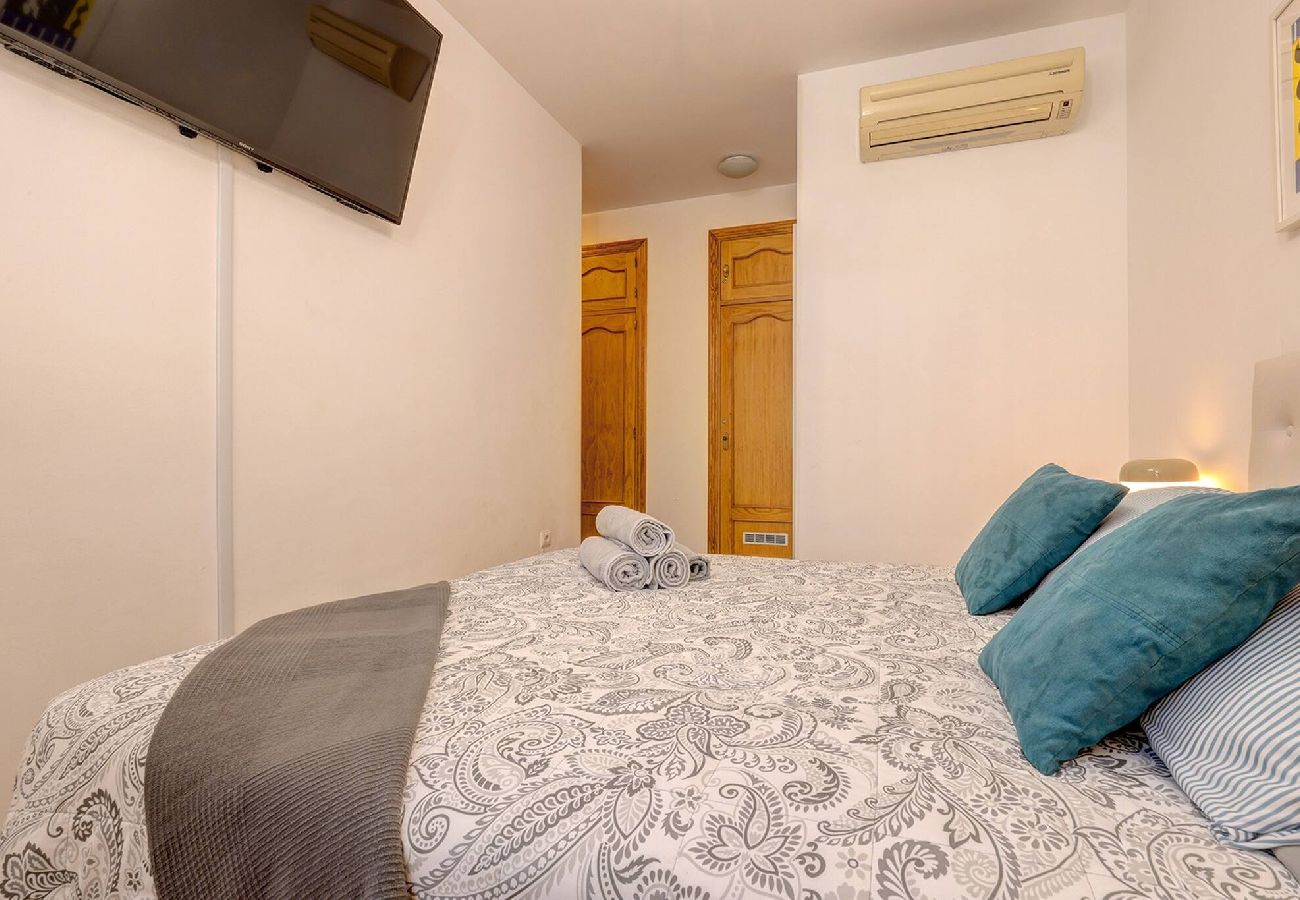 Apartment in Torremolinos - Beachfront 2 Bed Los Corales Carihuela Apt