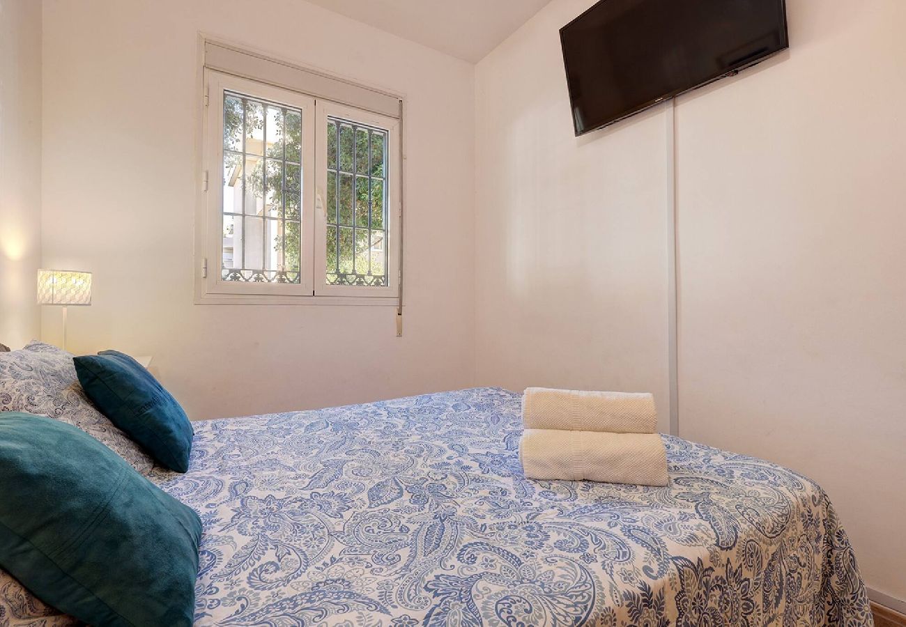 Apartment in Torremolinos - Beachfront 2 Bed Los Corales Carihuela Apt