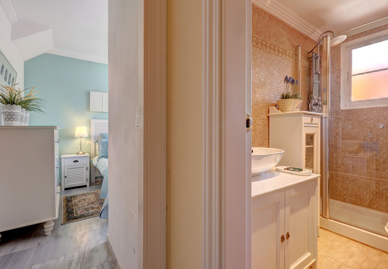 Townhouse in Benalmádena - Townhouse, 4 Bed with Terraces and BBQ