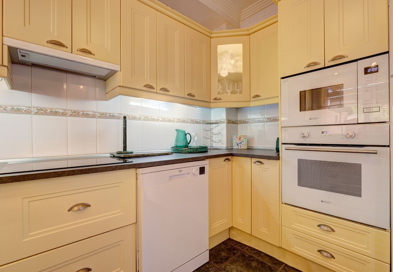 Townhouse in Benalmádena - Townhouse, 4 Bed with Terraces and BBQ