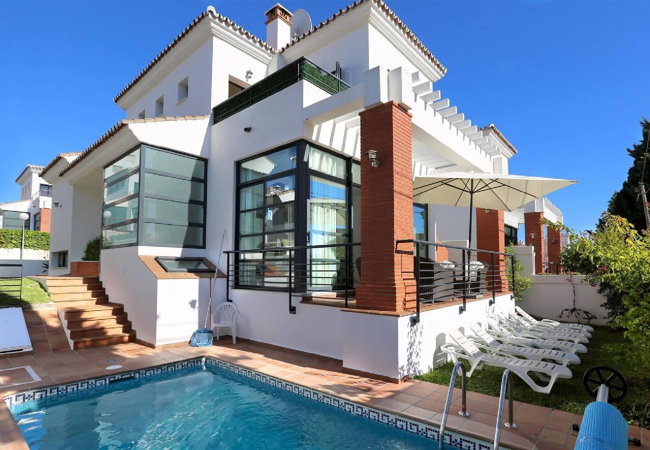 Villa in Benalmádena - Bright and Spacious Villa with Private Pool 