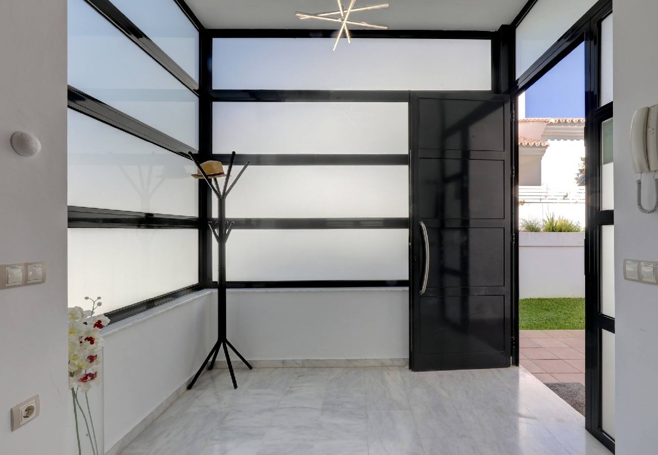 Villa in Benalmádena - Bright and Spacious Villa with Private Pool 