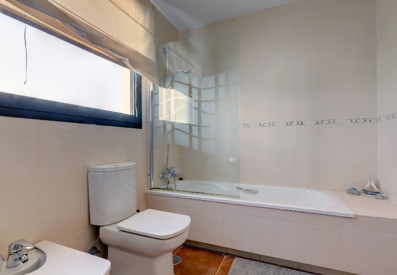 Villa in Benalmádena - Bright and Spacious Villa with Private Pool 
