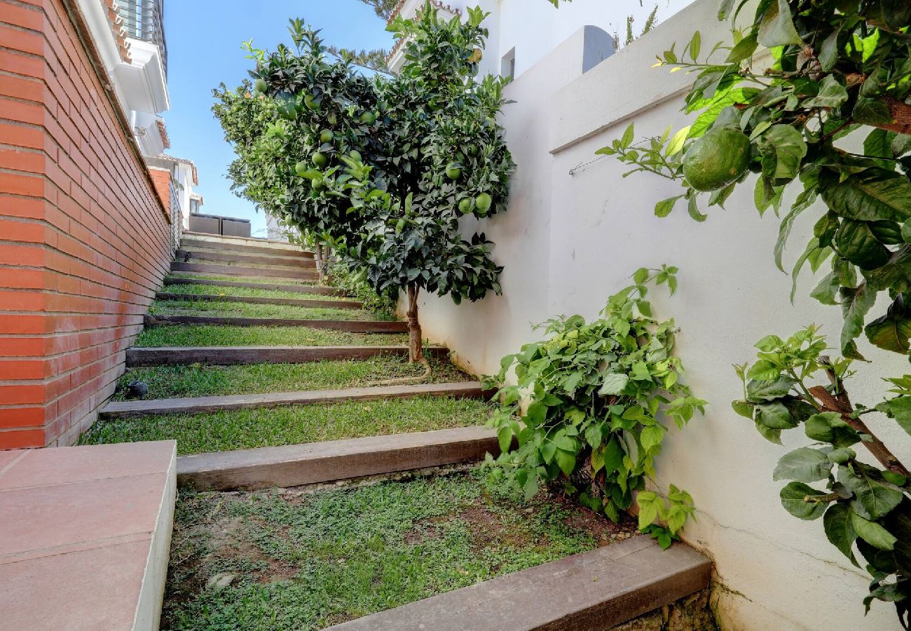 Villa in Benalmádena - Bright and Spacious Villa with Private Pool 