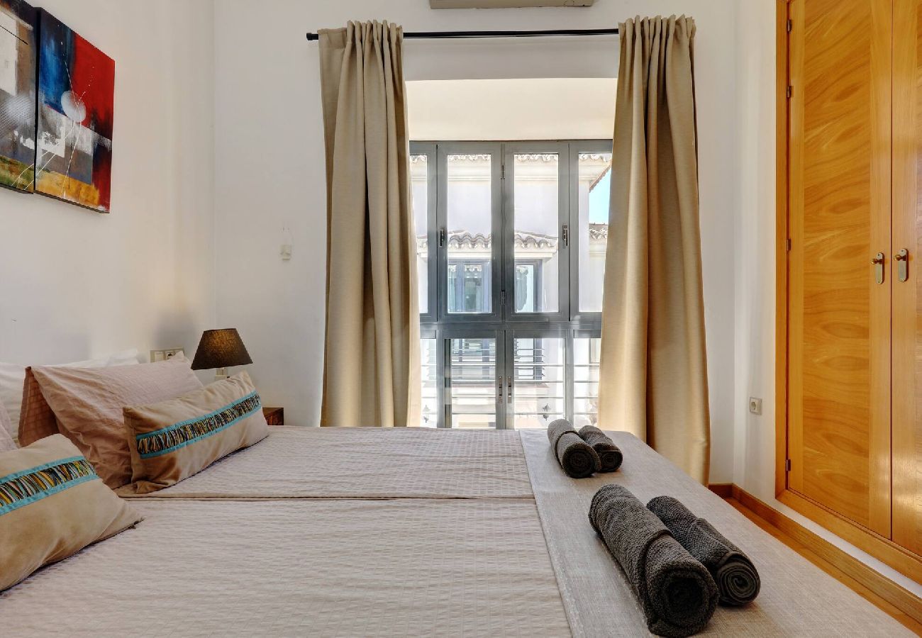 Villa in Benalmádena - Bright and Spacious Villa with Private Pool 
