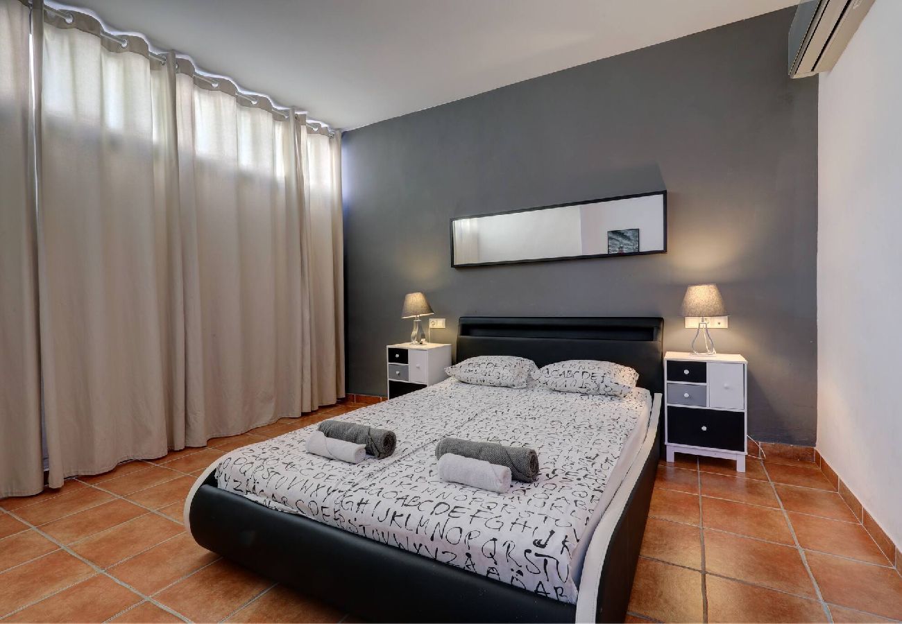 Villa in Benalmádena - Bright and Spacious Villa with Private Pool 