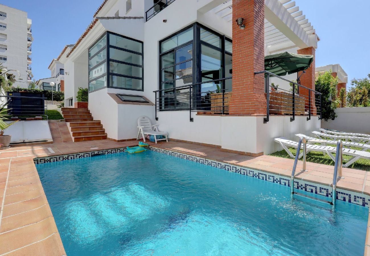 Villa in Benalmádena - Bright and Spacious Villa with Private Pool 